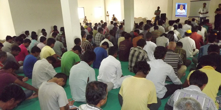अगस्त 2007 में लाजपोर सेंट्रल जेल, सूरत, गुजरात में सिद्धयोग ध्यान शिविर का आयोजन किया गया।